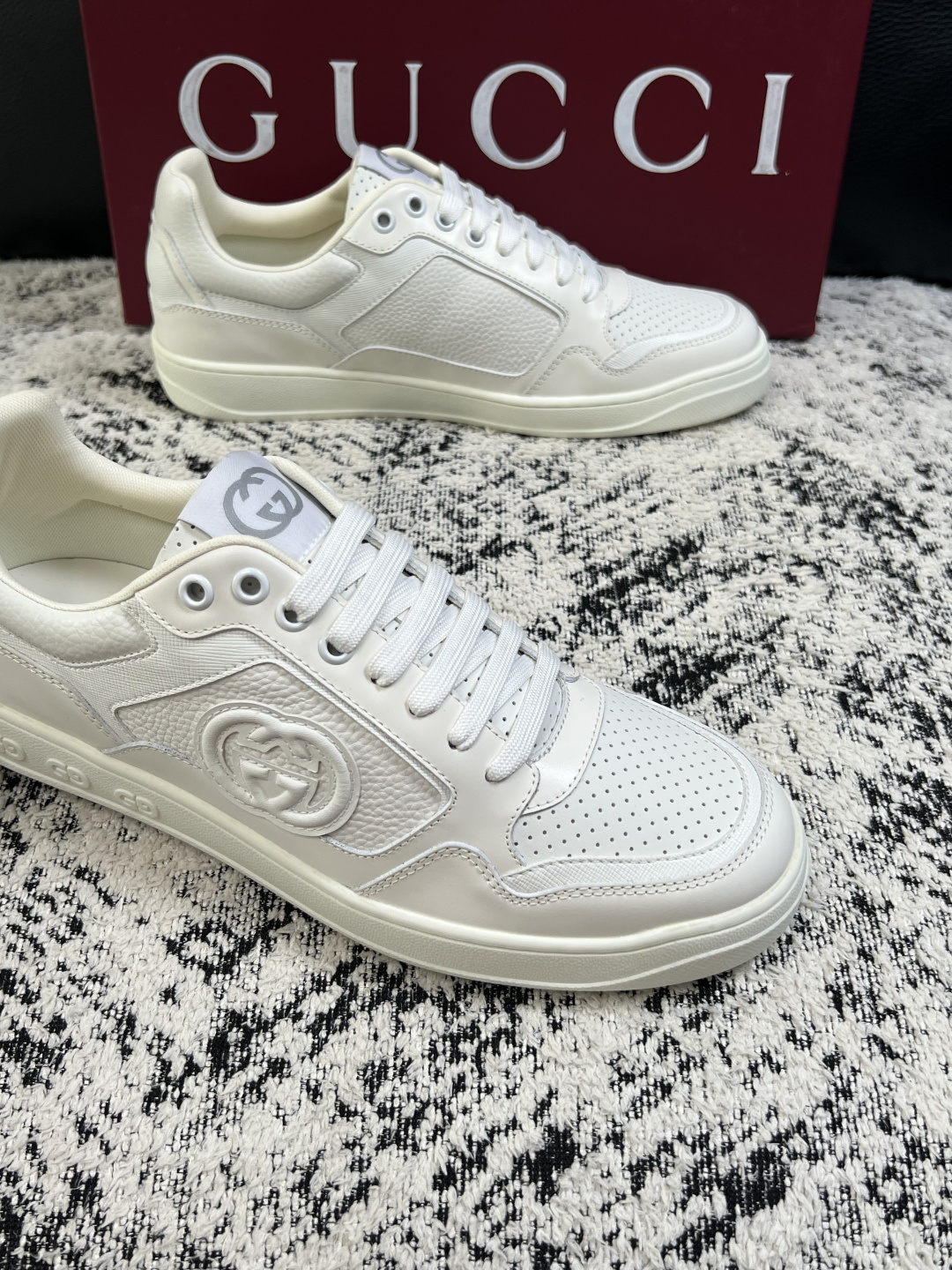 Gucci  高品质  顶级工艺品  古奇专柜新款，原厂配置意大利进口牛皮面料，进口牛皮内里垫，透气舒适，鞋底：原厂特供