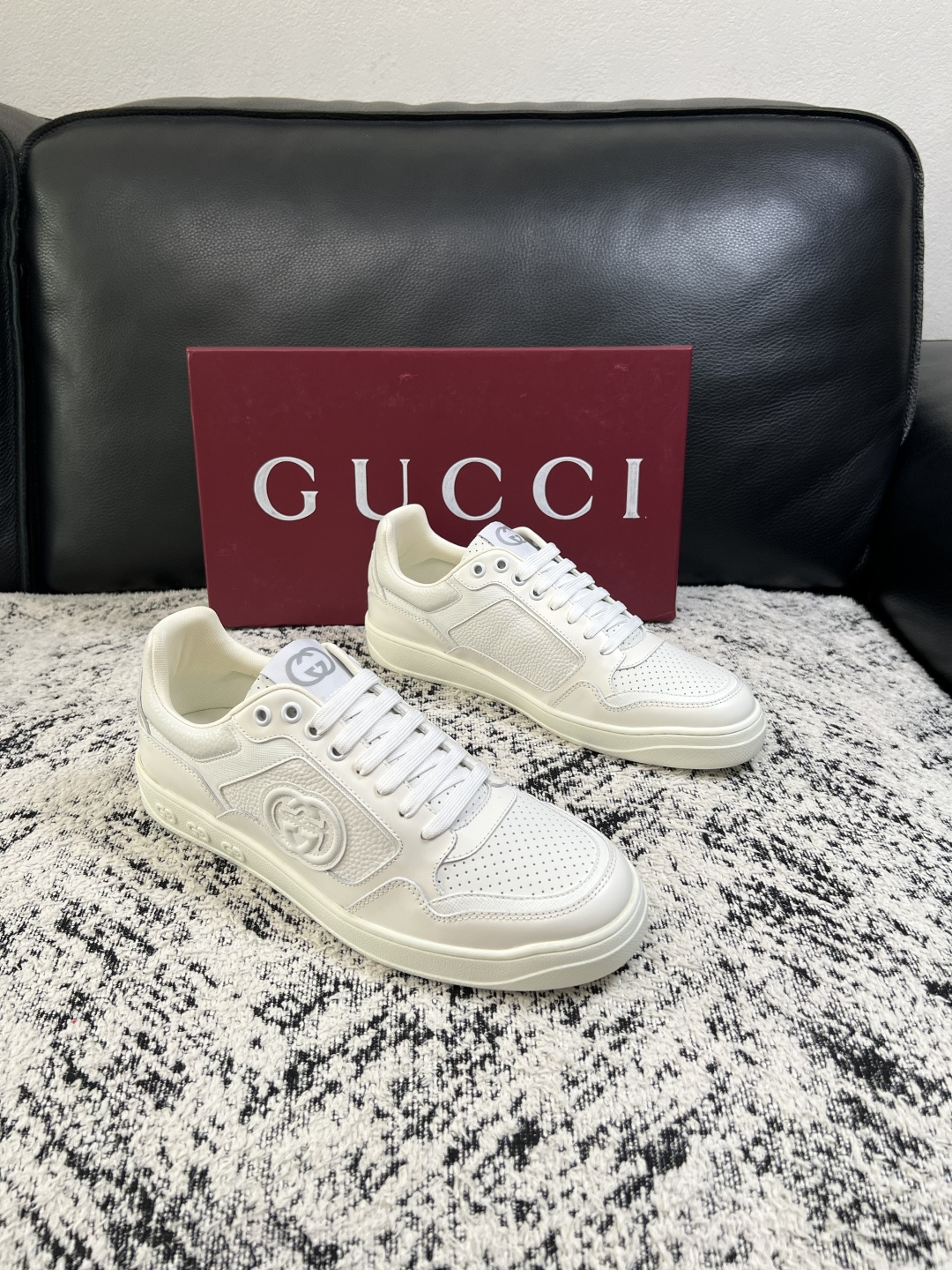 Gucci  高品质  顶级工艺品  古奇专柜新款，原厂配置意大利进口牛皮面料，进口牛皮内里垫，透气舒适，鞋底：原厂特供