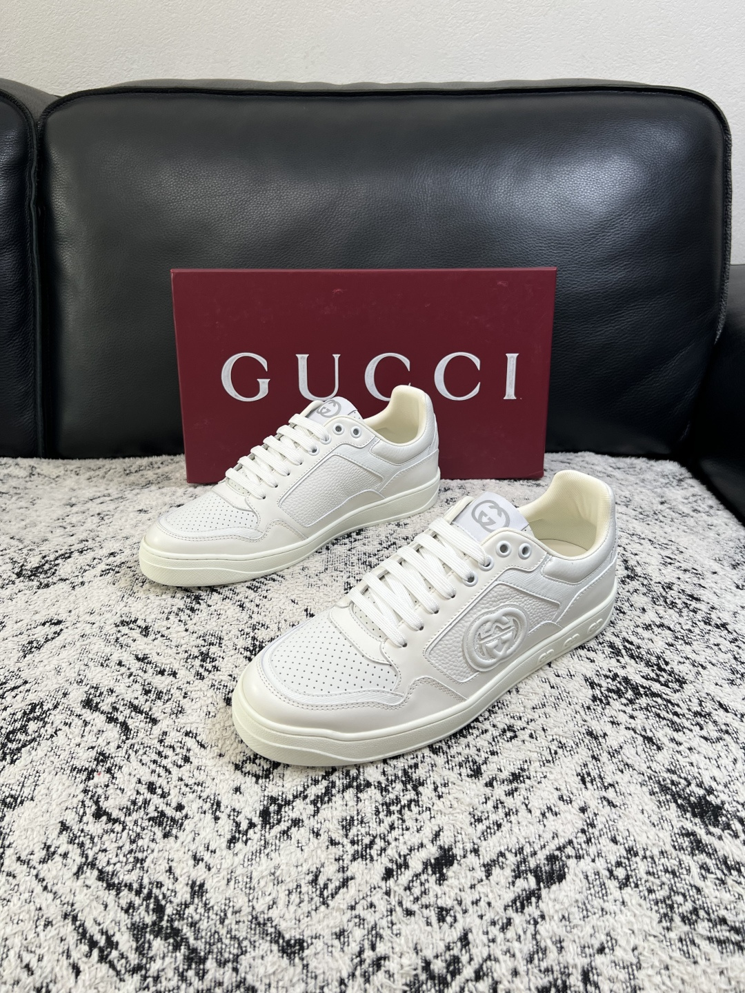 Gucci  高品质  顶级工艺品  古奇专柜新款，原厂配置意大利进口牛皮面料，进口牛皮内里垫，透气舒适，鞋底：原厂特供