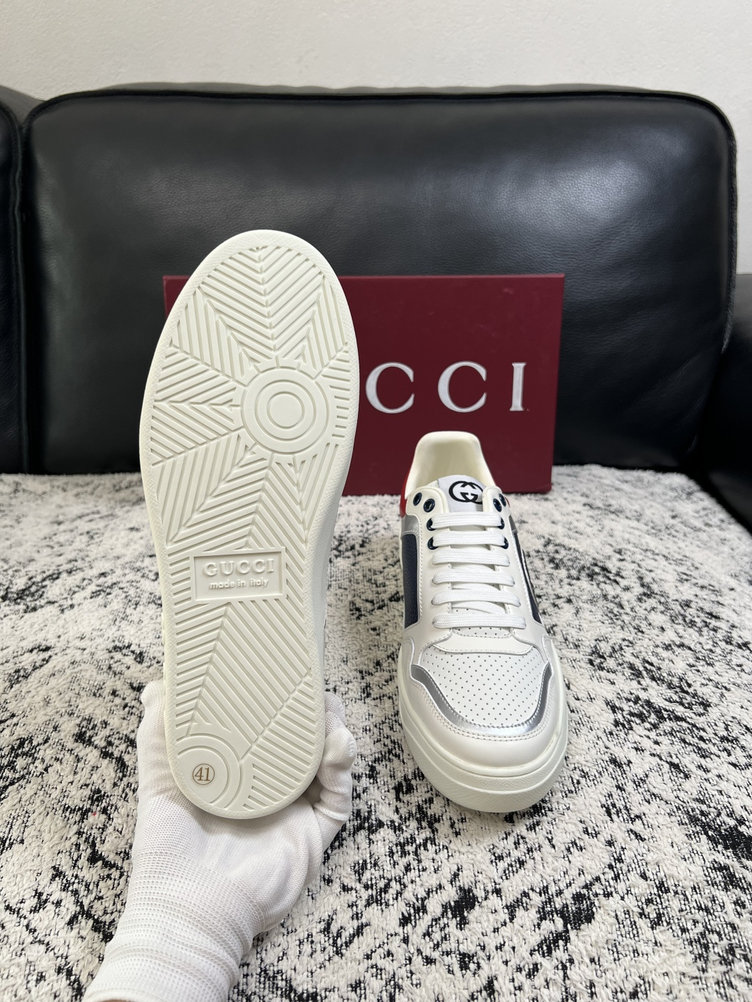 Gucci  高品质  顶级工艺品  古奇专柜新款，原厂配置意大利进口牛皮面料，进口牛皮内里垫，透气舒适，鞋底：原厂特供