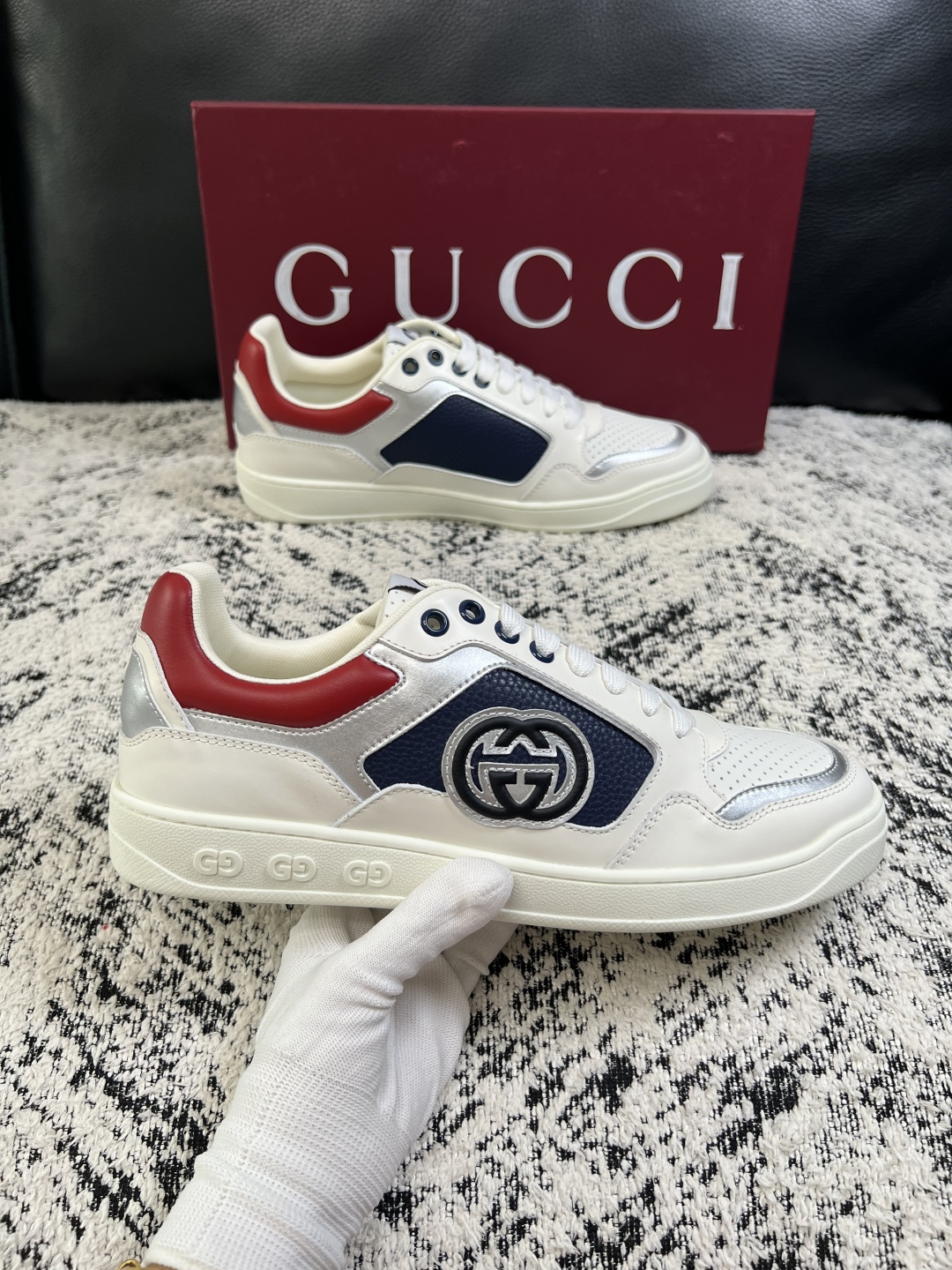 Gucci  高品质  顶级工艺品  古奇专柜新款，原厂配置意大利进口牛皮面料，进口牛皮内里垫，透气舒适，鞋底：原厂特供
