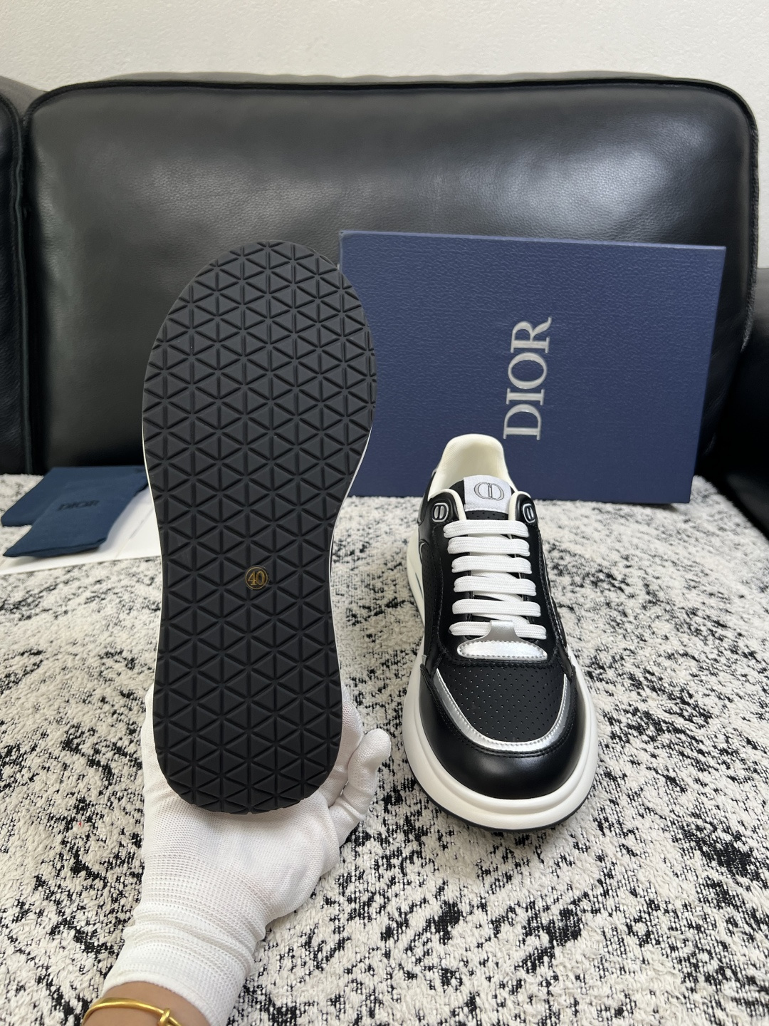 Dior  高品质  顶级工艺品 迪奥  专柜同步 原厂配置，意大利进口原版牛皮面料，透气舒适进口水染牛里垫，鞋底：原厂