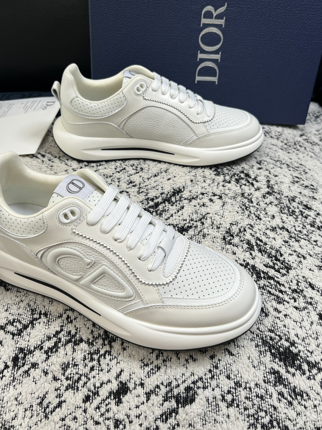Dior  高品质  顶级工艺品 迪奥  专柜同步 原厂配置，意大利进口原版牛皮面料，透气舒适进口水染牛里垫，鞋底：原厂