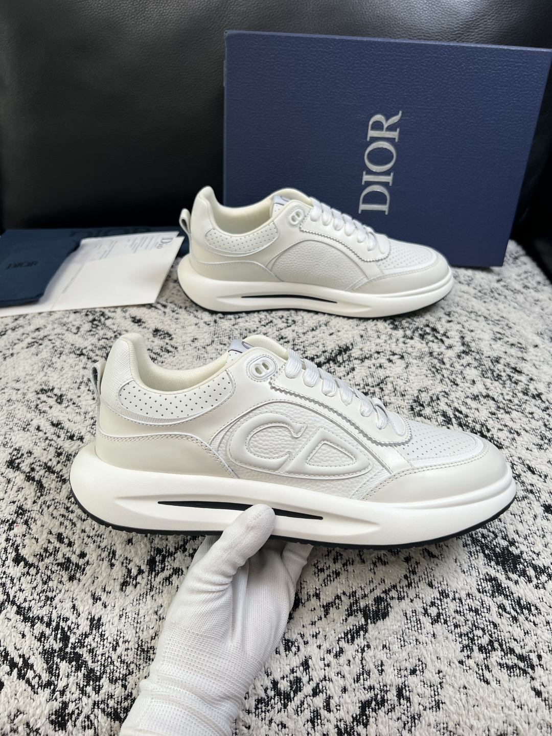 Dior  高品质  顶级工艺品 迪奥  专柜同步 原厂配置，意大利进口原版牛皮面料，透气舒适进口水染牛里垫，鞋底：原厂