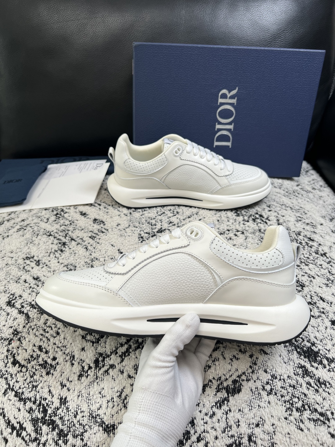 Dior  高品质  顶级工艺品 迪奥  专柜同步 原厂配置，意大利进口原版牛皮面料，透气舒适进口水染牛里垫，鞋底：原厂