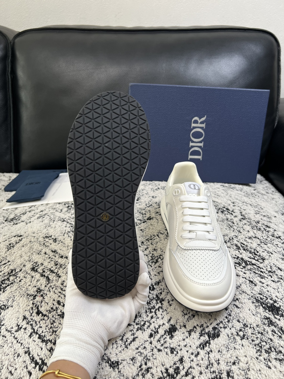 Dior  高品质  顶级工艺品 迪奥  专柜同步 原厂配置，意大利进口原版牛皮面料，透气舒适进口水染牛里垫，鞋底：原厂