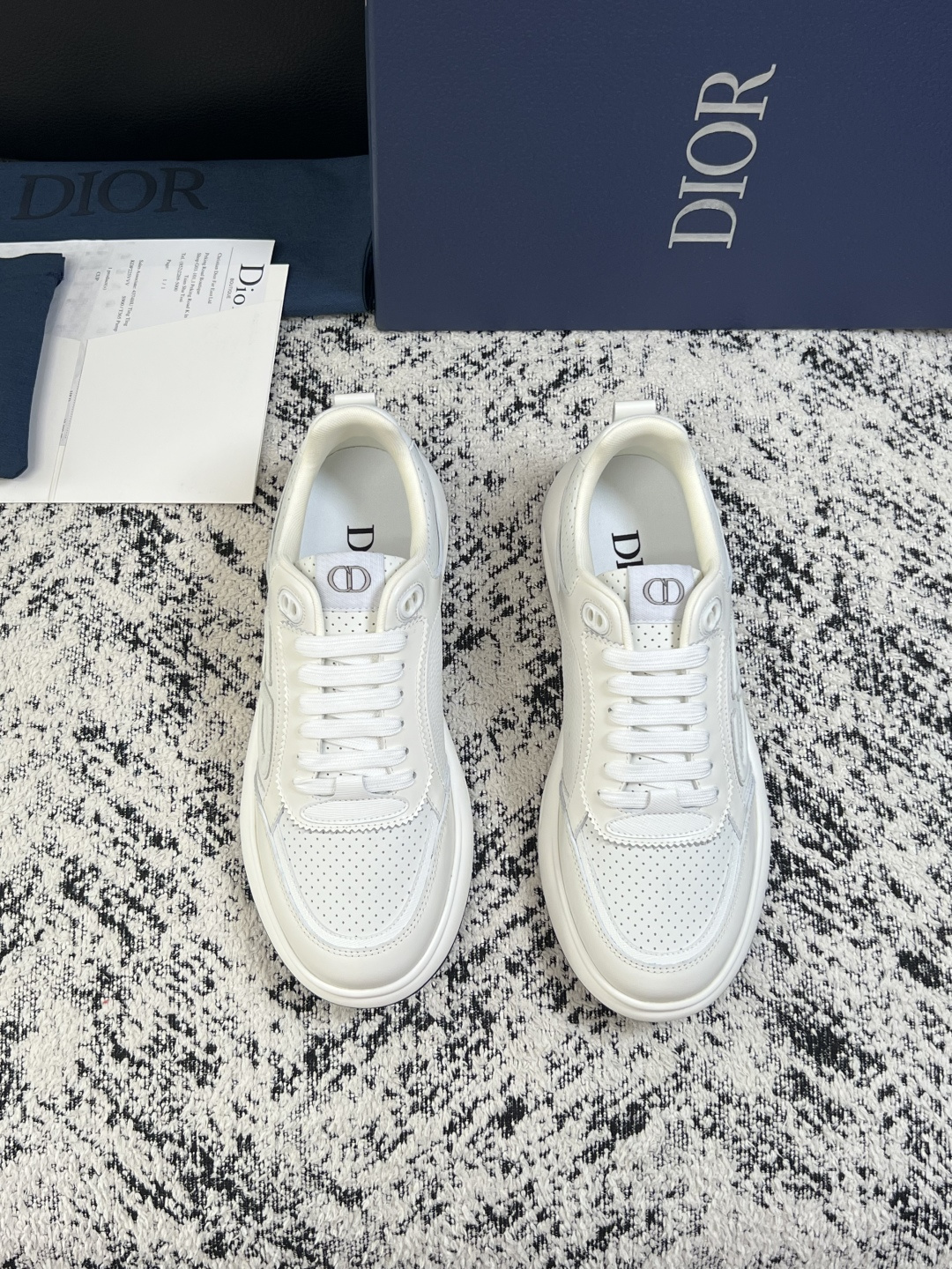 Dior  高品质  顶级工艺品 迪奥  专柜同步 原厂配置，意大利进口原版牛皮面料，透气舒适进口水染牛里垫，鞋底：原厂