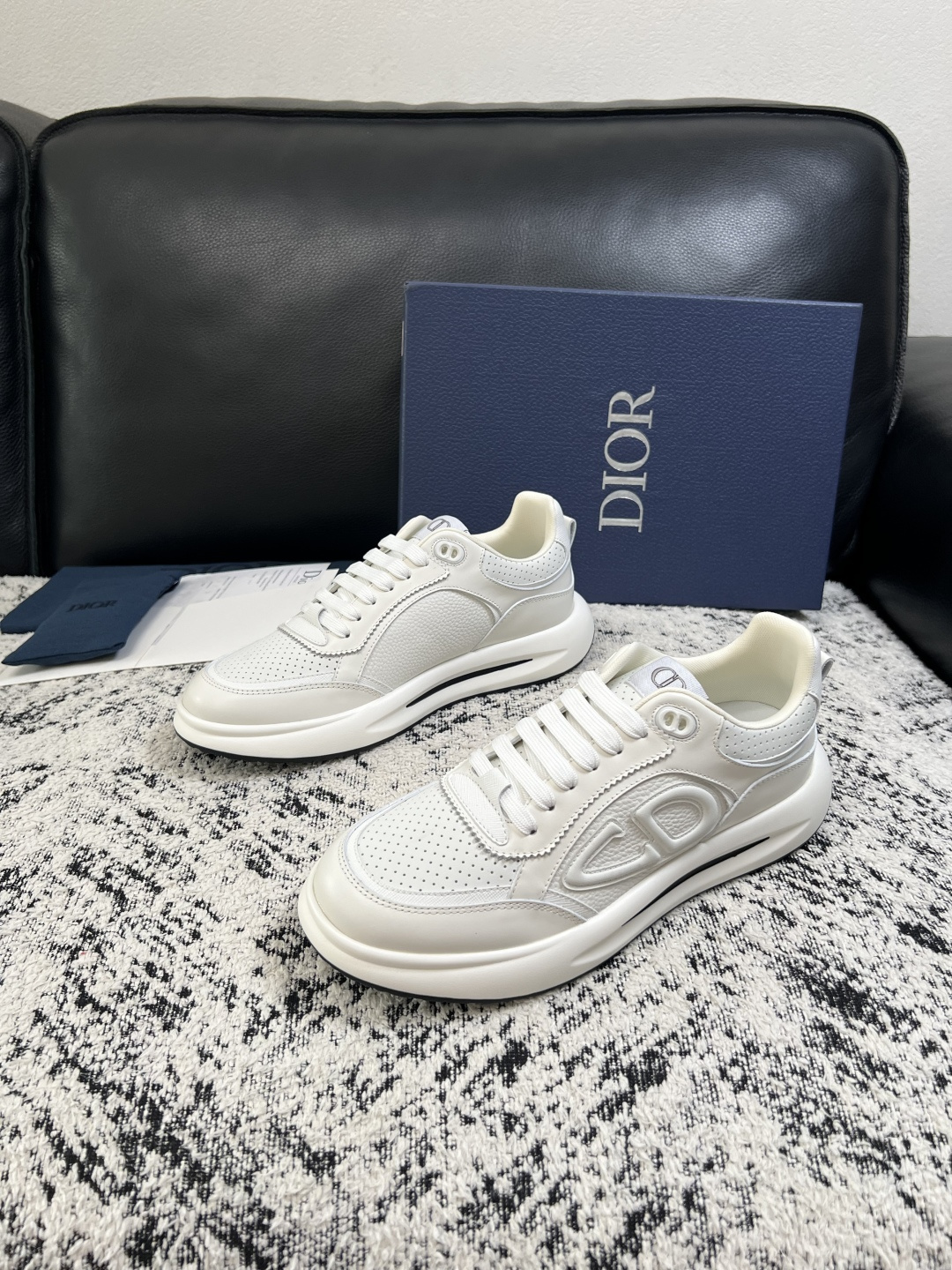 Dior  高品质  顶级工艺品 迪奥  专柜同步 原厂配置，意大利进口原版牛皮面料，透气舒适进口水染牛里垫，鞋底：原厂