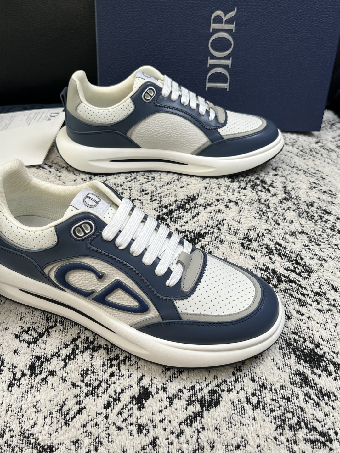 Dior  高品质  顶级工艺品 迪奥  专柜同步 原厂配置，意大利进口原版牛皮面料，透气舒适进口水染牛里垫，鞋底：原厂
