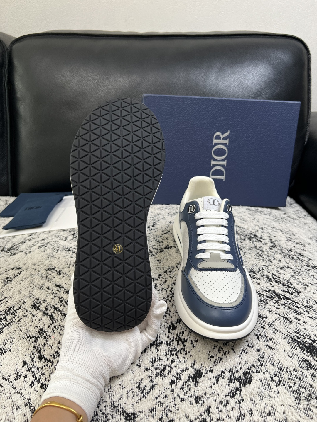 Dior  高品质  顶级工艺品 迪奥  专柜同步 原厂配置，意大利进口原版牛皮面料，透气舒适进口水染牛里垫，鞋底：原厂