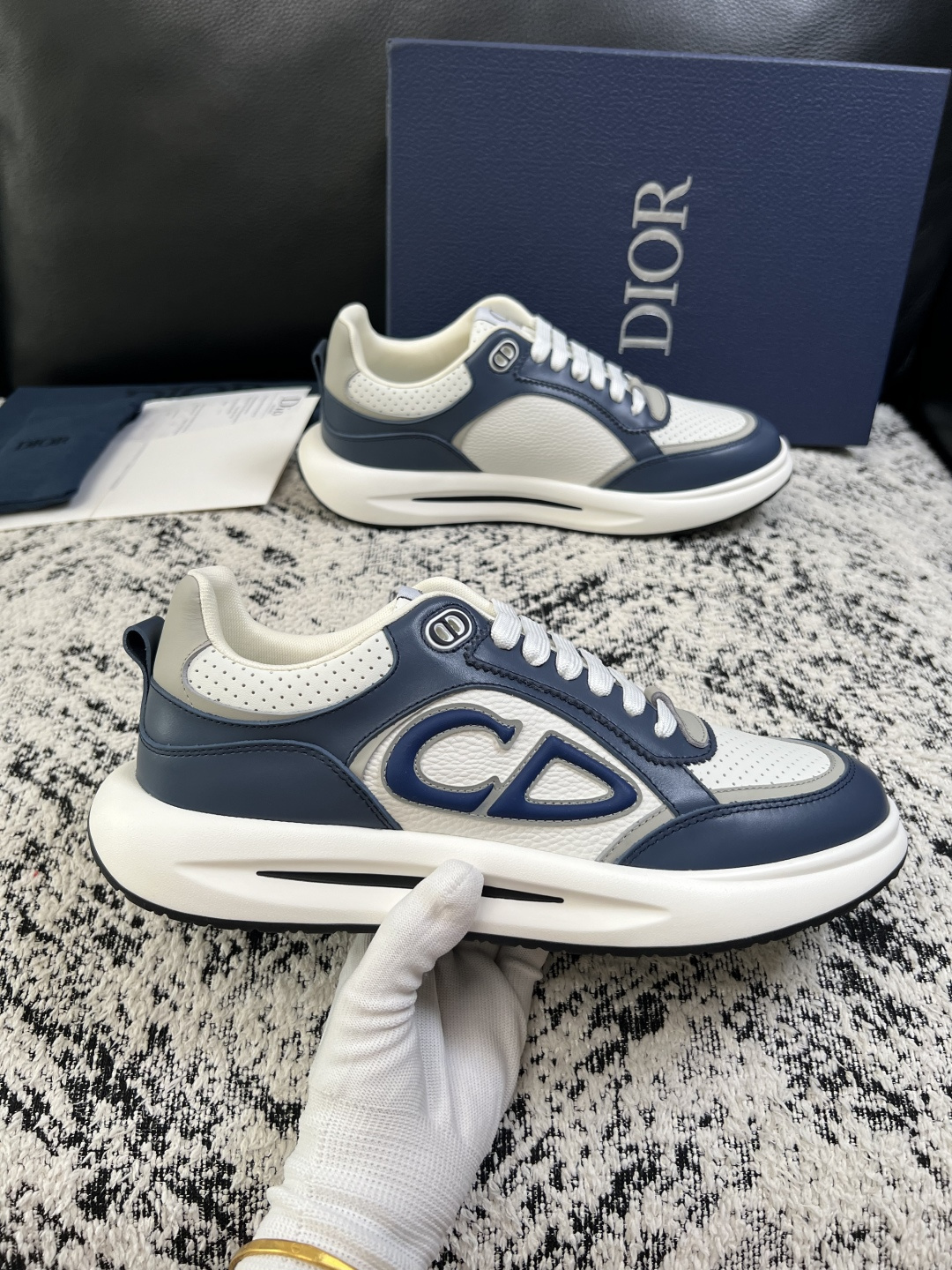 Dior  高品质  顶级工艺品 迪奥  专柜同步 原厂配置，意大利进口原版牛皮面料，透气舒适进口水染牛里垫，鞋底：原厂