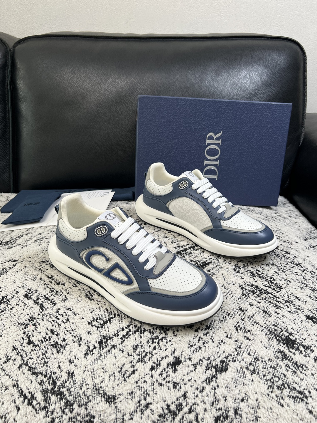 Dior  高品质  顶级工艺品 迪奥  专柜同步 原厂配置，意大利进口原版牛皮面料，透气舒适进口水染牛里垫，鞋底：原厂