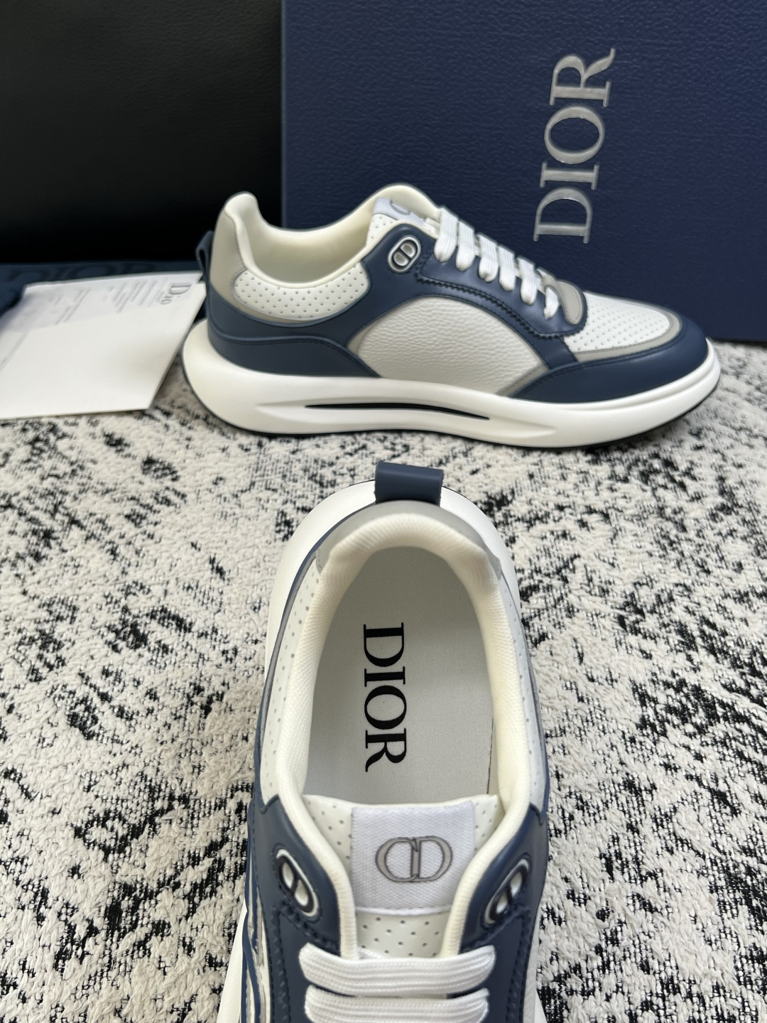 Dior  高品质  顶级工艺品 迪奥  专柜同步 原厂配置，意大利进口原版牛皮面料，透气舒适进口水染牛里垫，鞋底：原厂