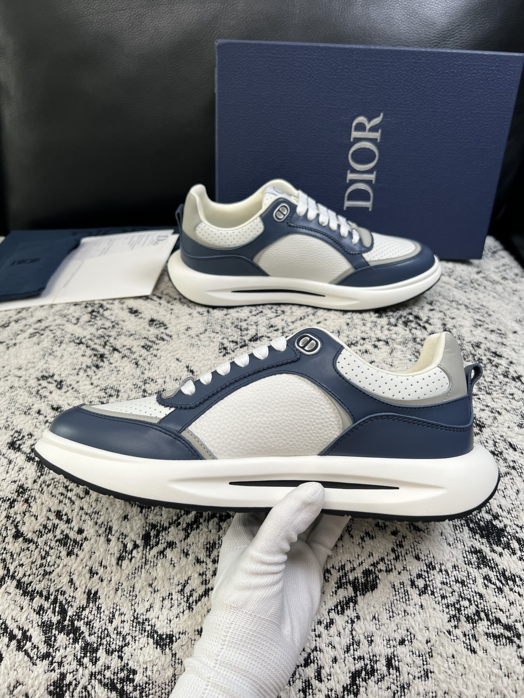 Dior  高品质  顶级工艺品 迪奥  专柜同步 原厂配置，意大利进口原版牛皮面料，透气舒适进口水染牛里垫，鞋底：原厂
