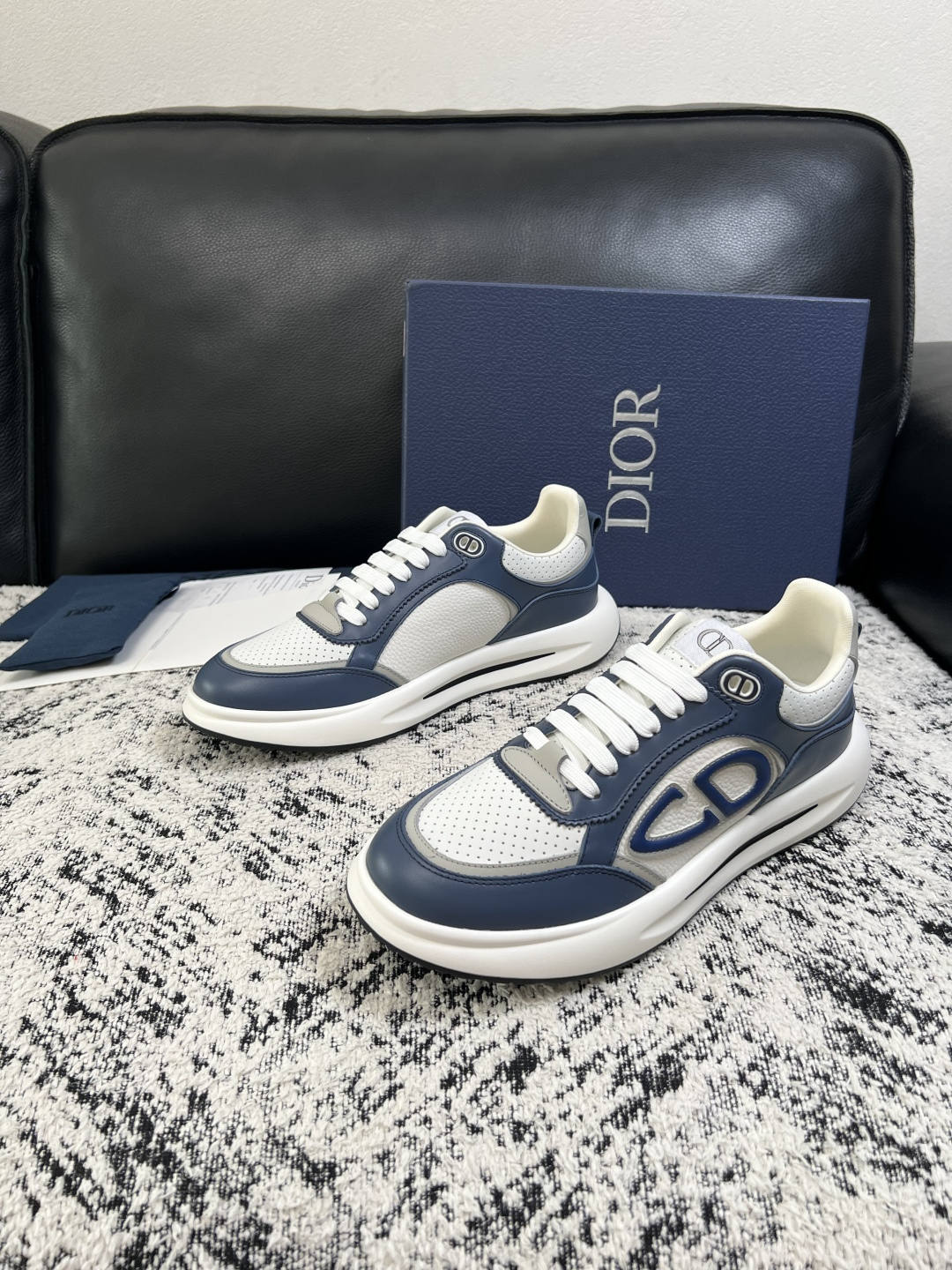 Dior  高品质  顶级工艺品 迪奥  专柜同步 原厂配置，意大利进口原版牛皮面料，透气舒适进口水染牛里垫，鞋底：原厂