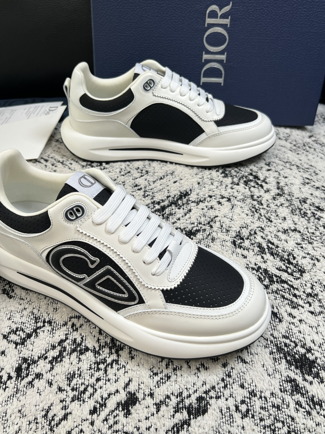 Dior  高品质  顶级工艺品 迪奥  专柜同步 原厂配置，意大利进口原版牛皮面料，透气舒适进口水染牛里垫，鞋底：原厂
