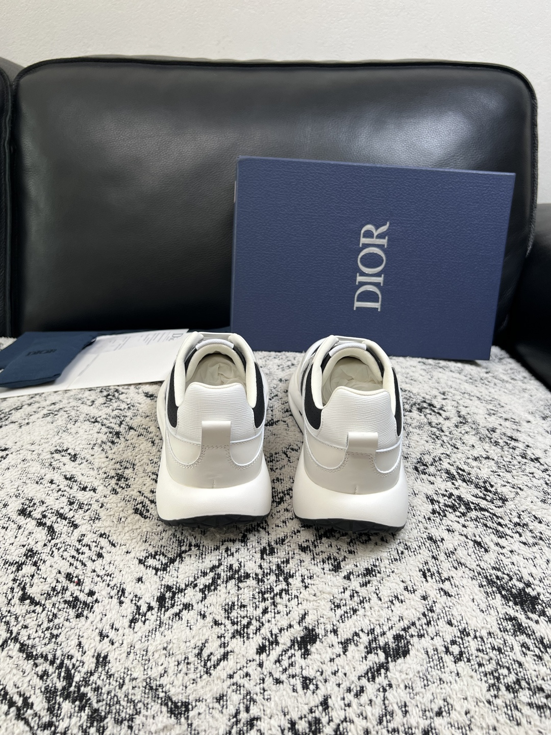 Dior  高品质  顶级工艺品 迪奥  专柜同步 原厂配置，意大利进口原版牛皮面料，透气舒适进口水染牛里垫，鞋底：原厂