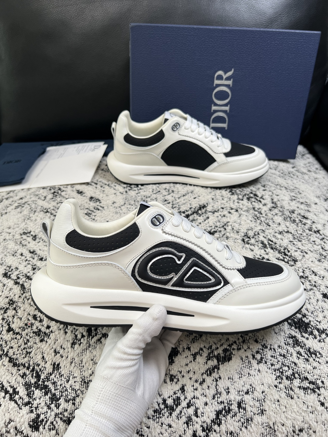 Dior  高品质  顶级工艺品 迪奥  专柜同步 原厂配置，意大利进口原版牛皮面料，透气舒适进口水染牛里垫，鞋底：原厂