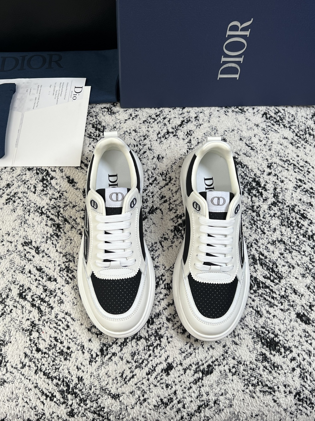 Dior  高品质  顶级工艺品 迪奥  专柜同步 原厂配置，意大利进口原版牛皮面料，透气舒适进口水染牛里垫，鞋底：原厂