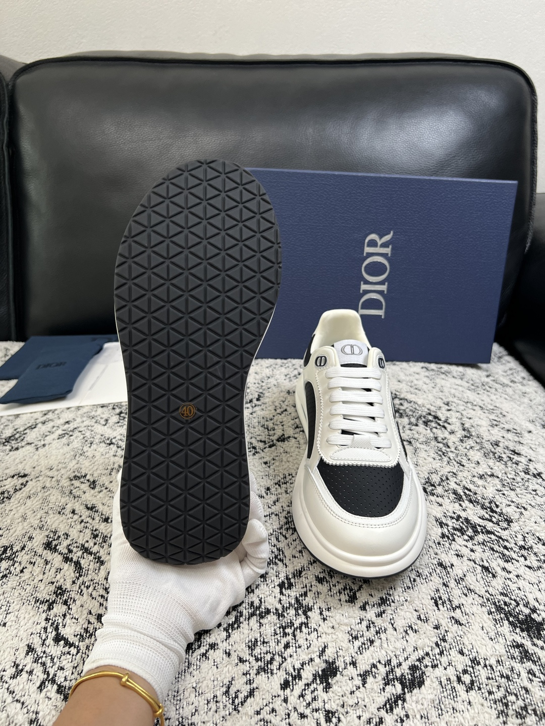 Dior  高品质  顶级工艺品 迪奥  专柜同步 原厂配置，意大利进口原版牛皮面料，透气舒适进口水染牛里垫，鞋底：原厂