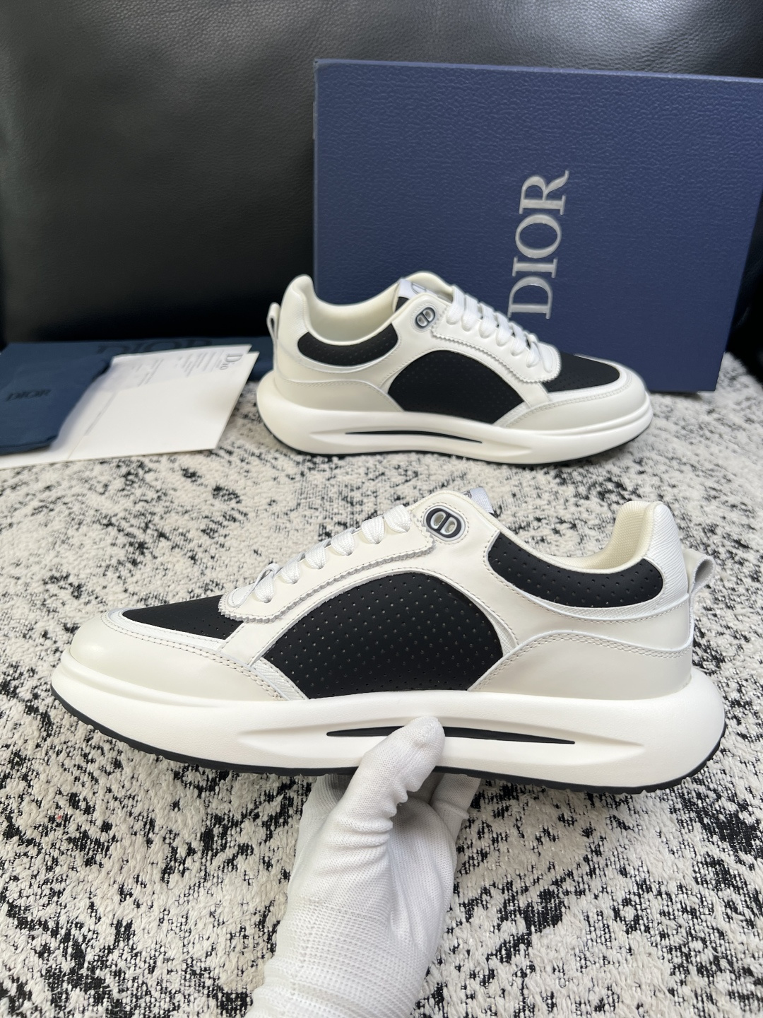 Dior  高品质  顶级工艺品 迪奥  专柜同步 原厂配置，意大利进口原版牛皮面料，透气舒适进口水染牛里垫，鞋底：原厂