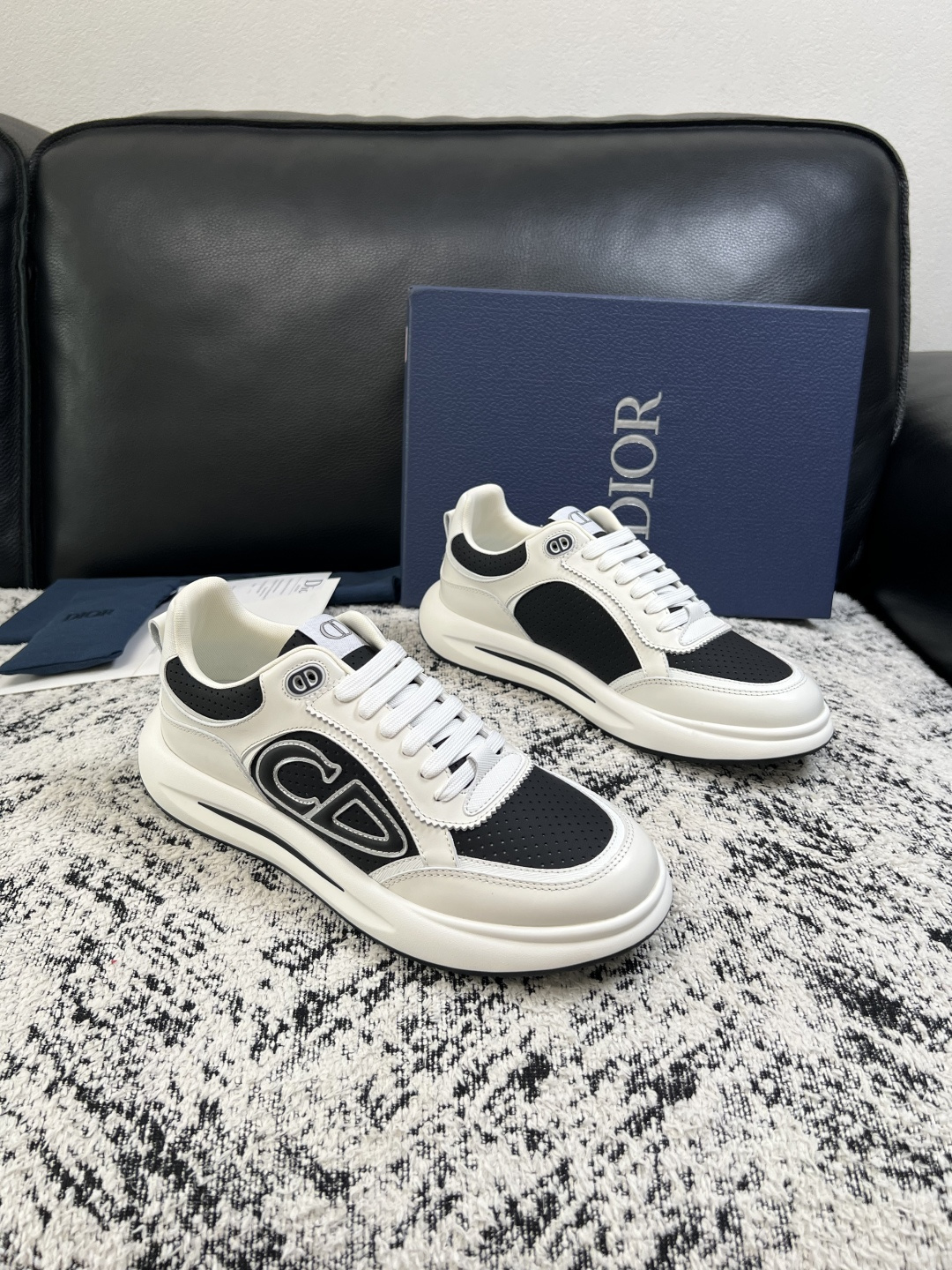 Dior  高品质  顶级工艺品 迪奥  专柜同步 原厂配置，意大利进口原版牛皮面料，透气舒适进口水染牛里垫，鞋底：原厂
