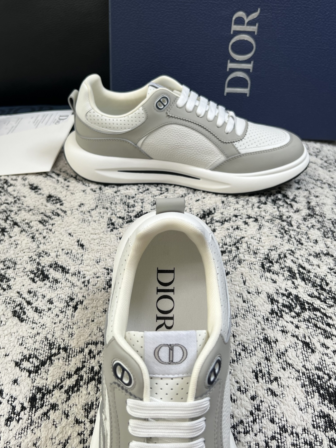 Dior  高品质  顶级工艺品 迪奥  专柜同步 原厂配置，意大利进口原版牛皮面料，透气舒适进口水染牛里垫，鞋底：原厂