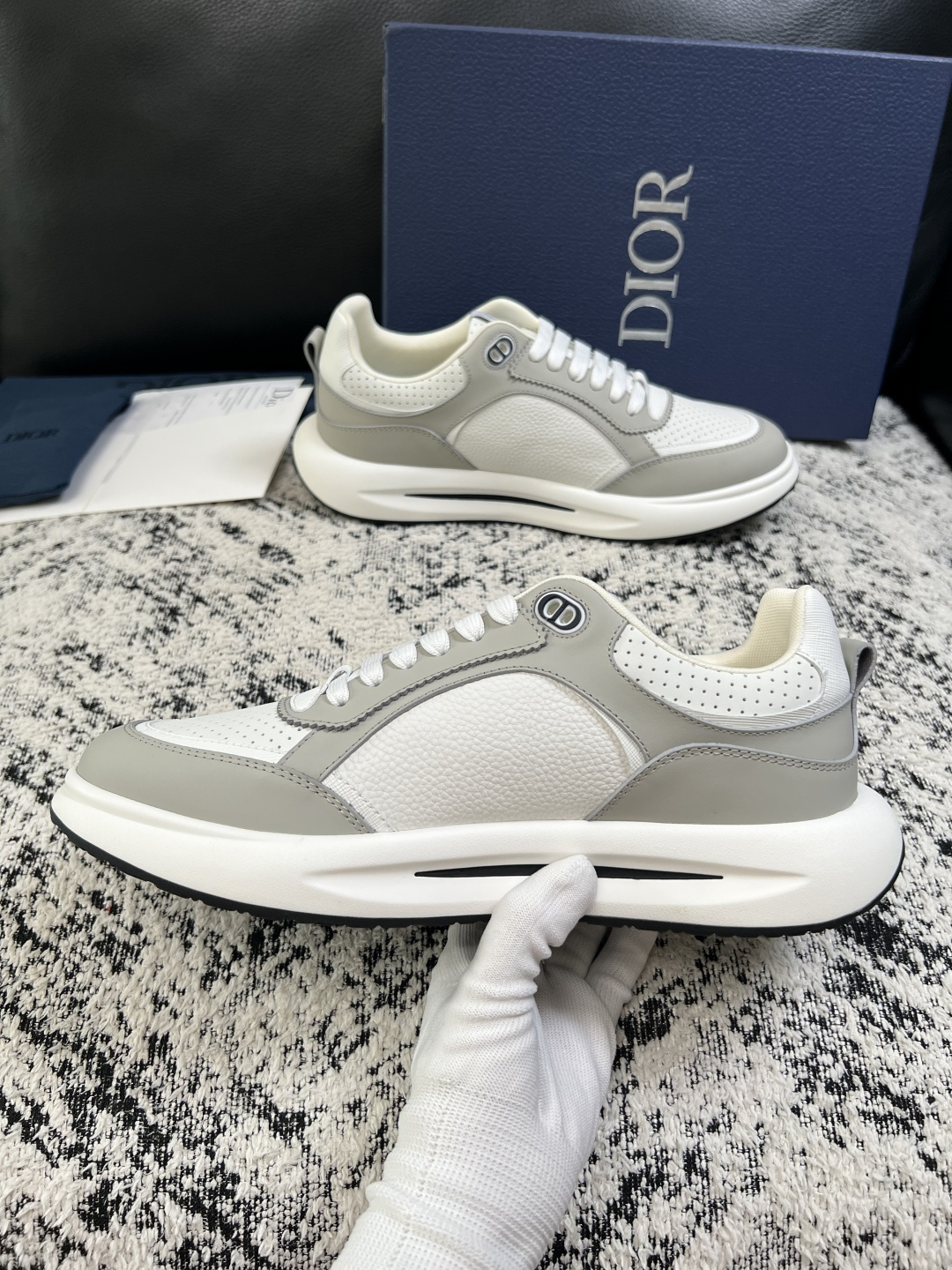 Dior  高品质  顶级工艺品 迪奥  专柜同步 原厂配置，意大利进口原版牛皮面料，透气舒适进口水染牛里垫，鞋底：原厂
