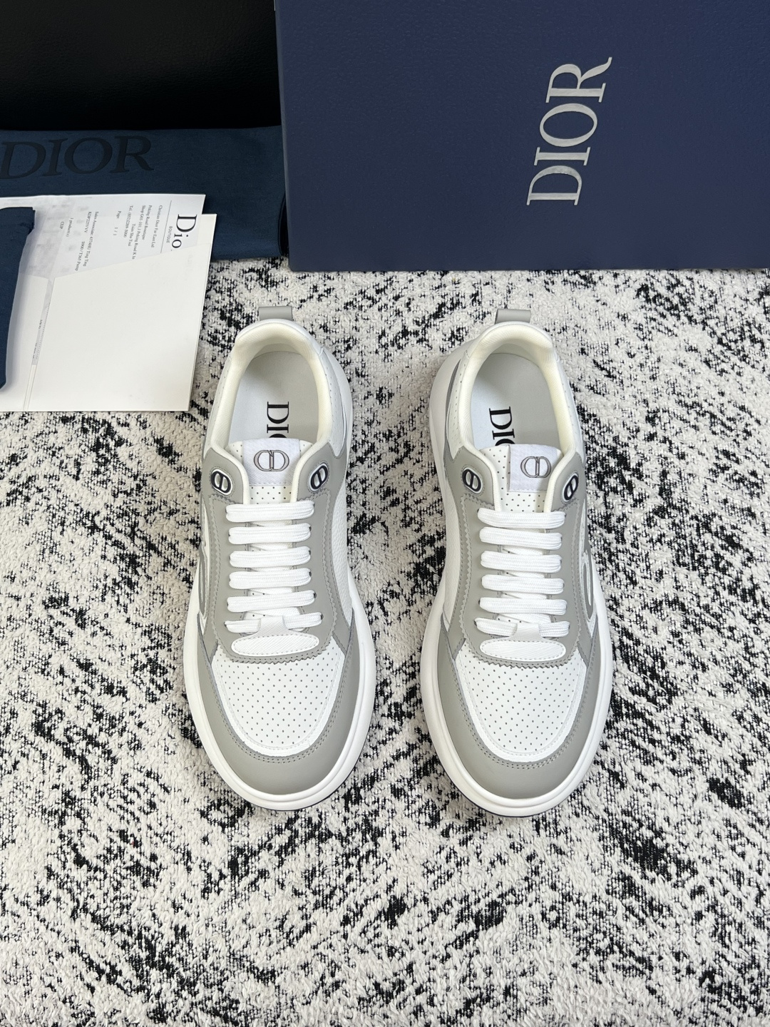 Dior  高品质  顶级工艺品 迪奥  专柜同步 原厂配置，意大利进口原版牛皮面料，透气舒适进口水染牛里垫，鞋底：原厂