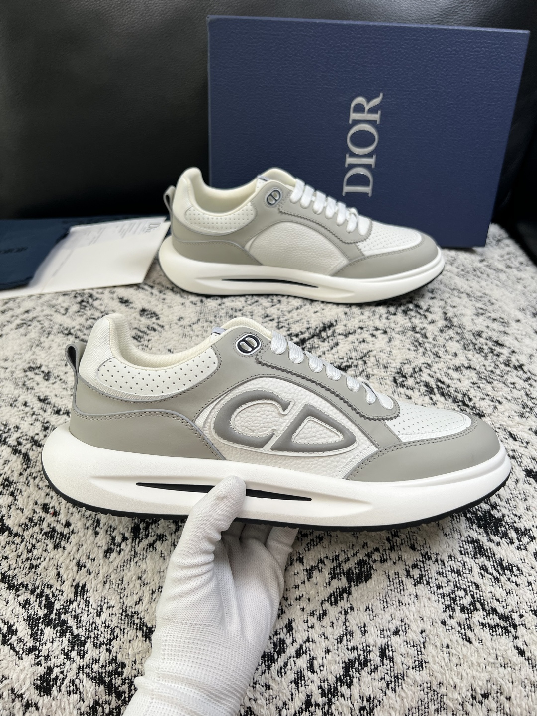 Dior  高品质  顶级工艺品 迪奥  专柜同步 原厂配置，意大利进口原版牛皮面料，透气舒适进口水染牛里垫，鞋底：原厂