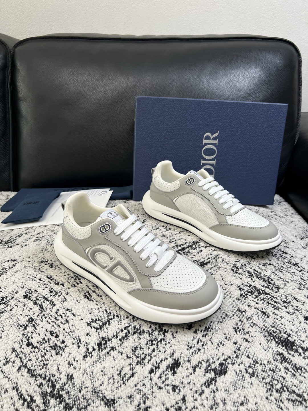Dior  高品质  顶级工艺品 迪奥  专柜同步 原厂配置，意大利进口原版牛皮面料，透气舒适进口水染牛里垫，鞋底：原厂