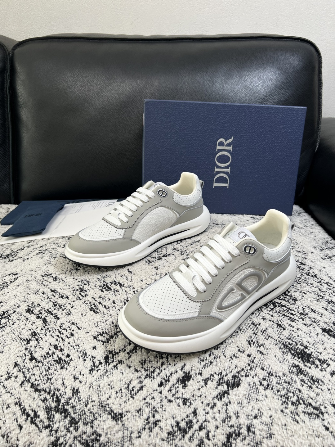 Dior  高品质  顶级工艺品 迪奥  专柜同步 原厂配置，意大利进口原版牛皮面料，透气舒适进口水染牛里垫，鞋底：原厂