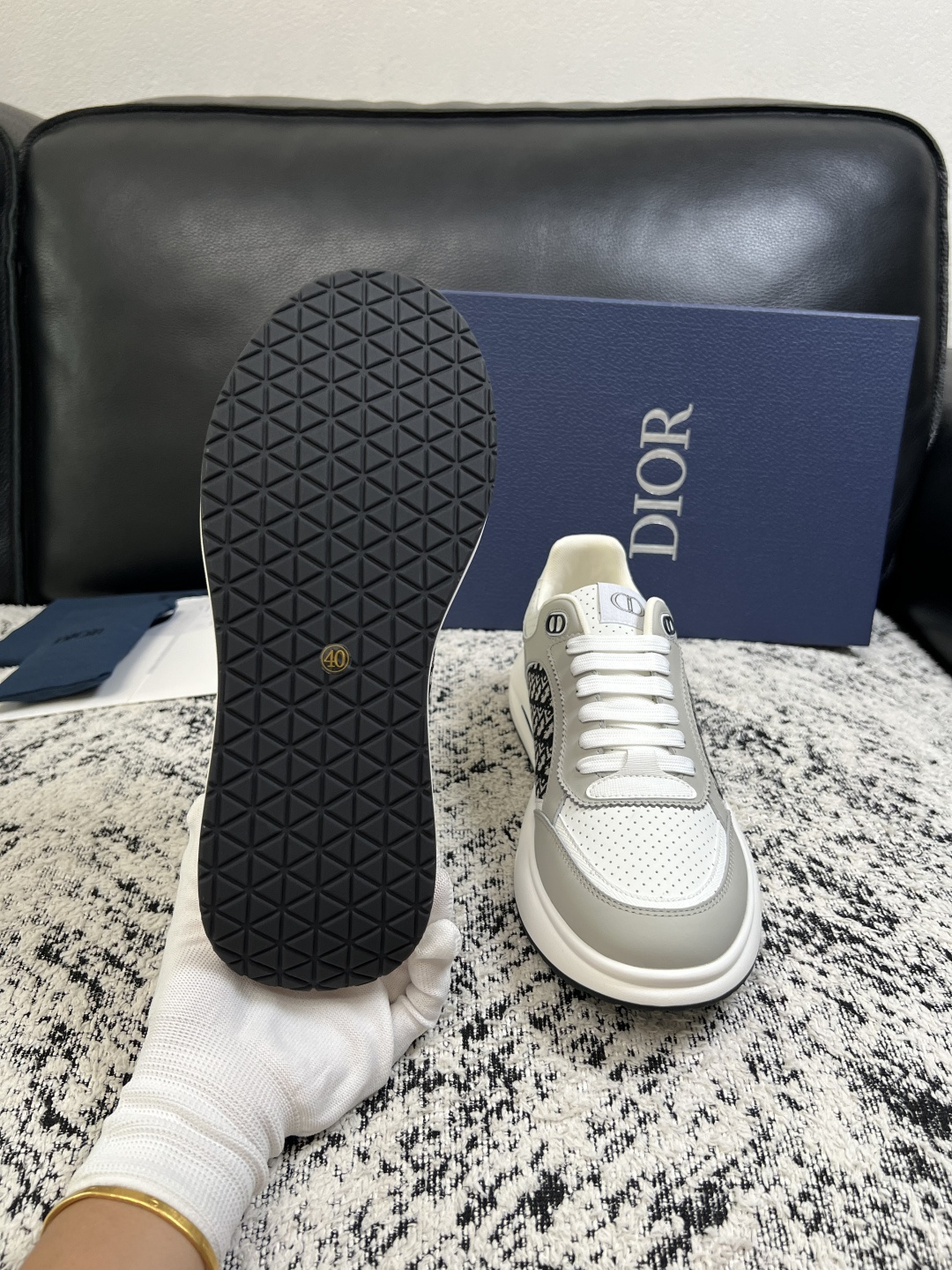 Dior  高品质  顶级工艺品 迪奥  专柜同步 原厂配置，意大利进口原版牛皮面料，透气舒适进口水染牛里垫，鞋底：原厂