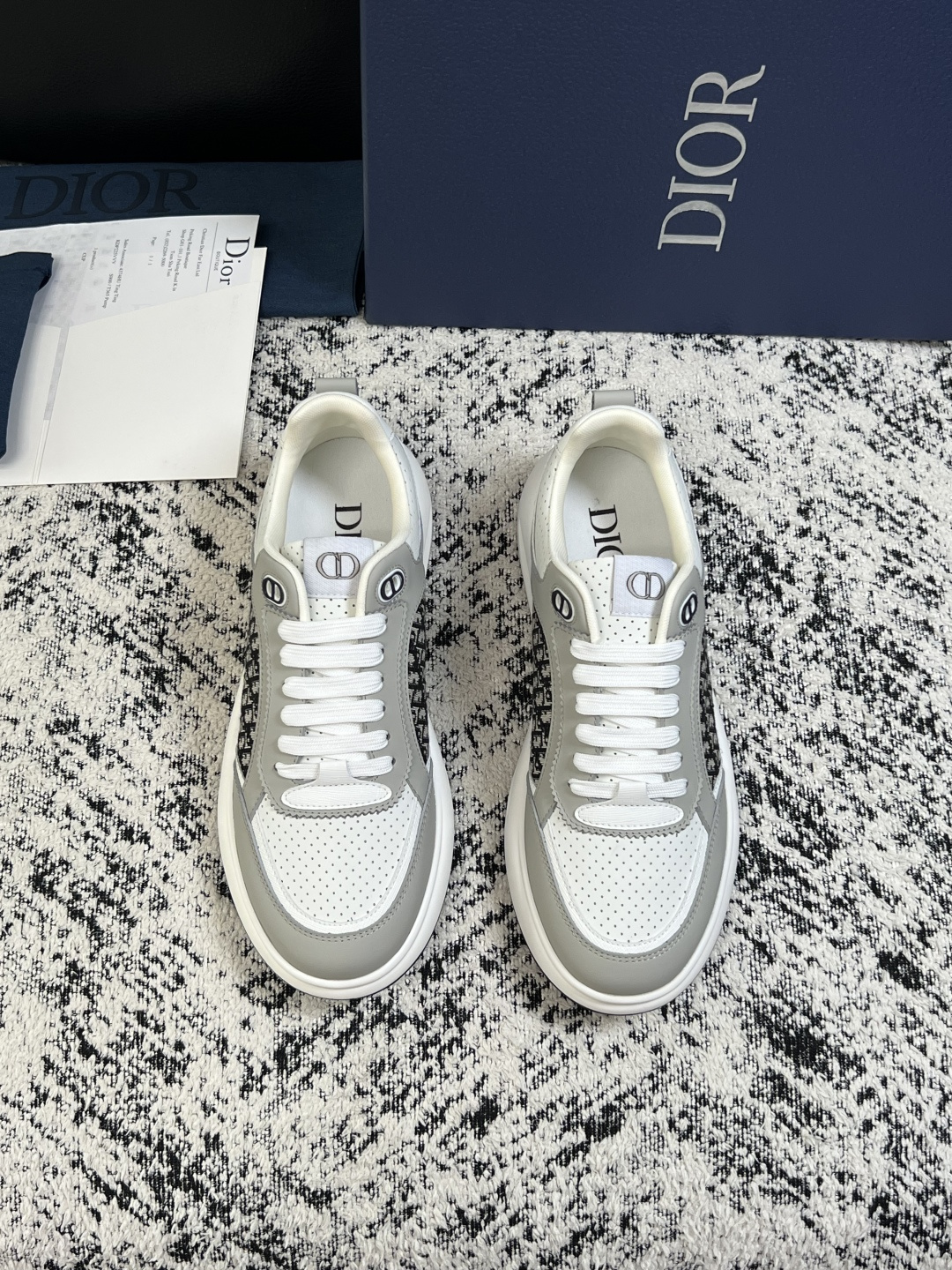 Dior  高品质  顶级工艺品 迪奥  专柜同步 原厂配置，意大利进口原版牛皮面料，透气舒适进口水染牛里垫，鞋底：原厂