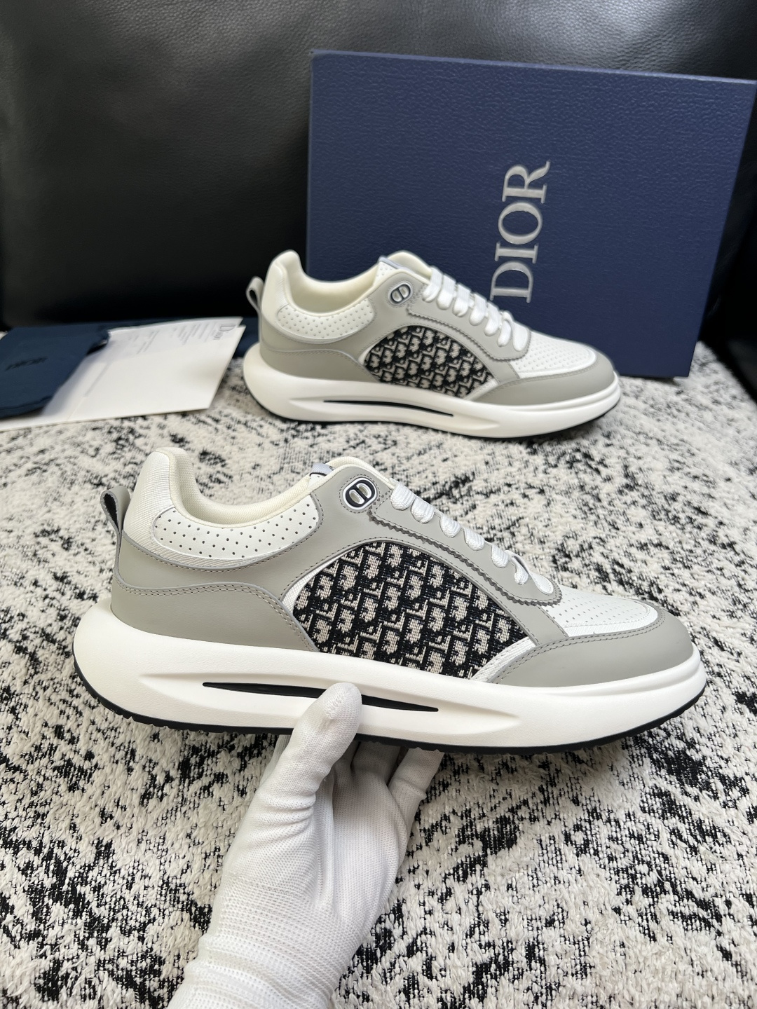 Dior  高品质  顶级工艺品 迪奥  专柜同步 原厂配置，意大利进口原版牛皮面料，透气舒适进口水染牛里垫，鞋底：原厂