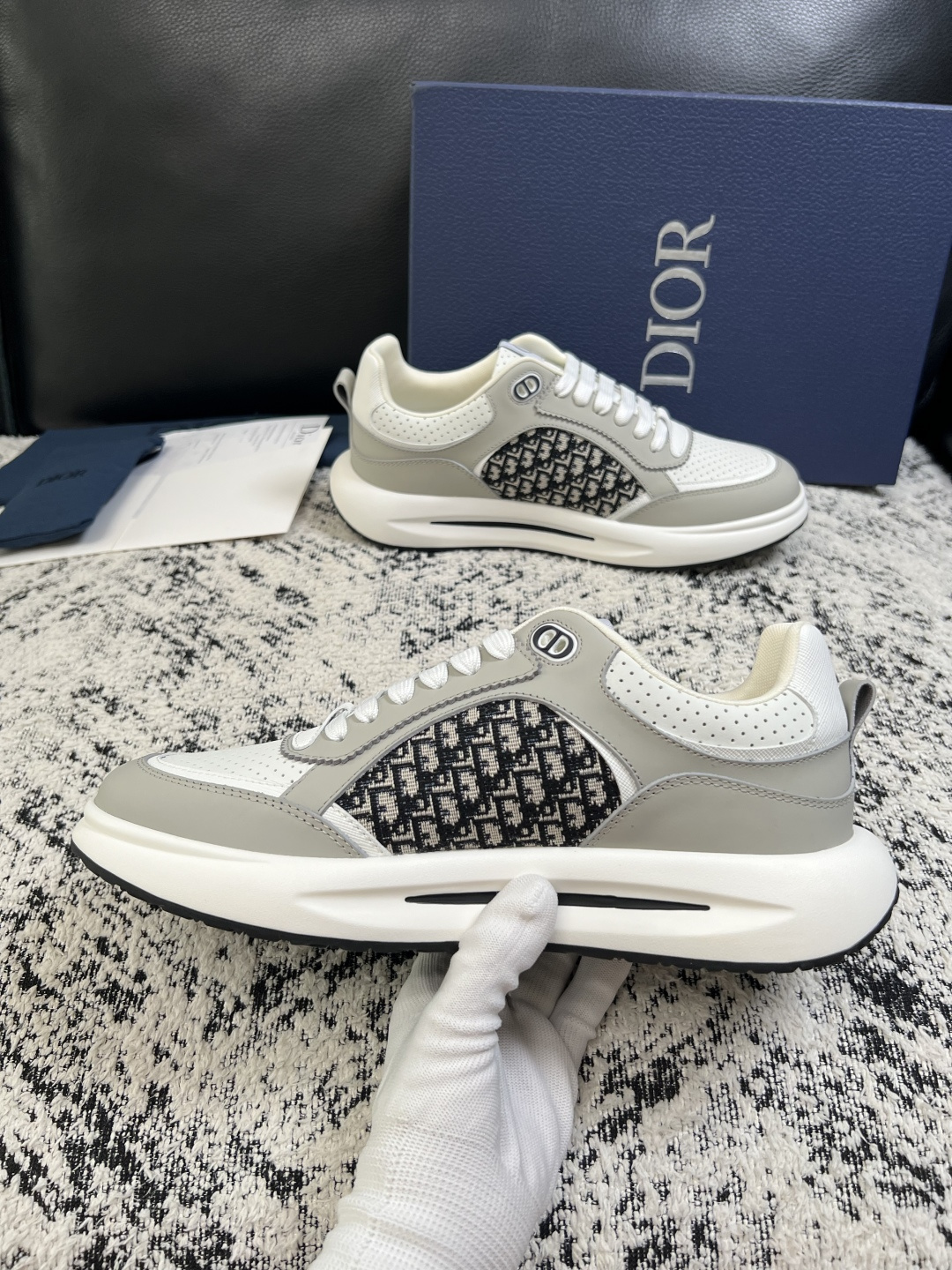 Dior  高品质  顶级工艺品 迪奥  专柜同步 原厂配置，意大利进口原版牛皮面料，透气舒适进口水染牛里垫，鞋底：原厂