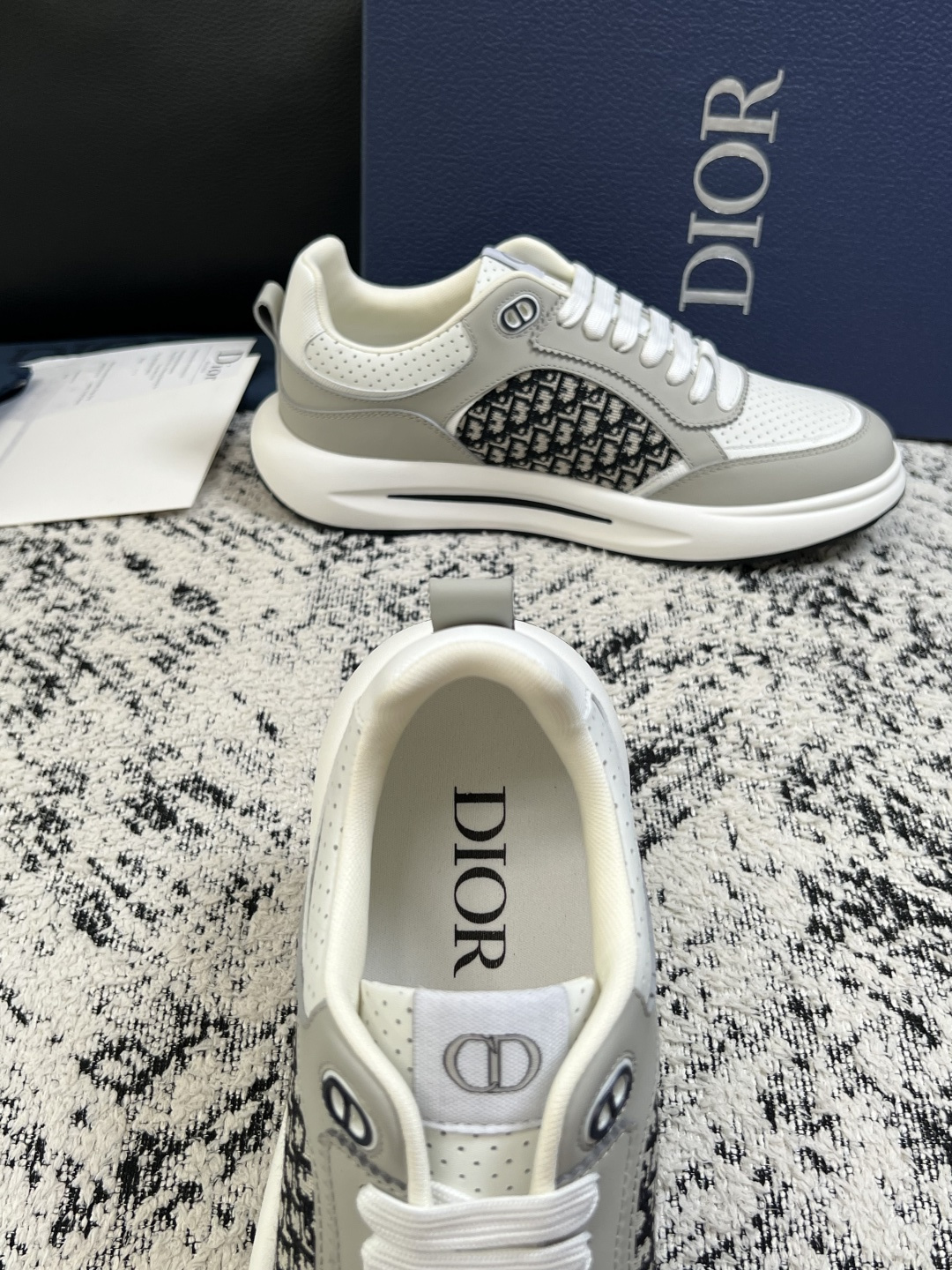 Dior  高品质  顶级工艺品 迪奥  专柜同步 原厂配置，意大利进口原版牛皮面料，透气舒适进口水染牛里垫，鞋底：原厂