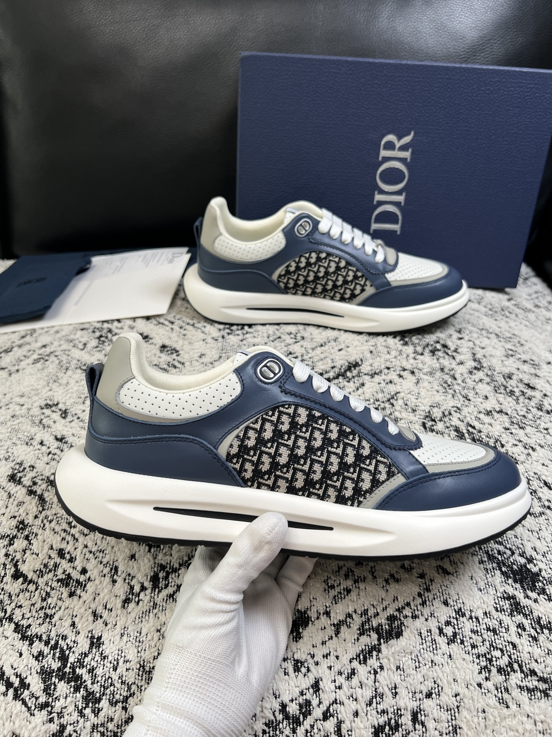 Dior  高品质  顶级工艺品 迪奥  专柜同步 原厂配置，意大利进口原版牛皮面料，透气舒适进口水染牛里垫，鞋底：原厂