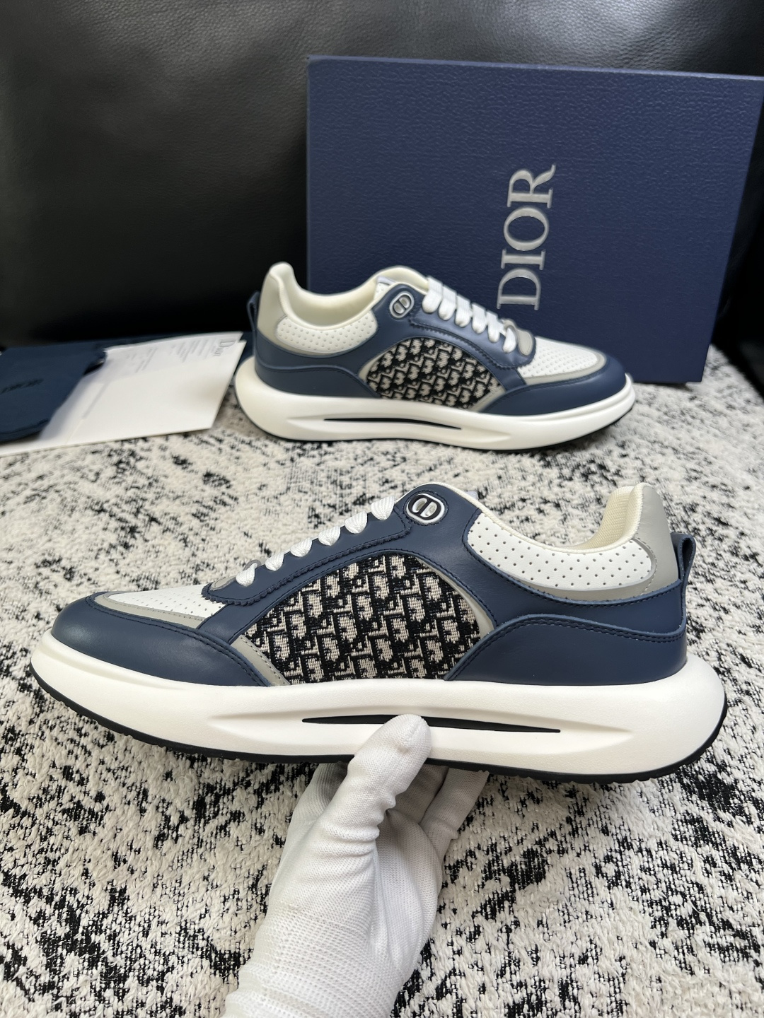 Dior  高品质  顶级工艺品 迪奥  专柜同步 原厂配置，意大利进口原版牛皮面料，透气舒适进口水染牛里垫，鞋底：原厂