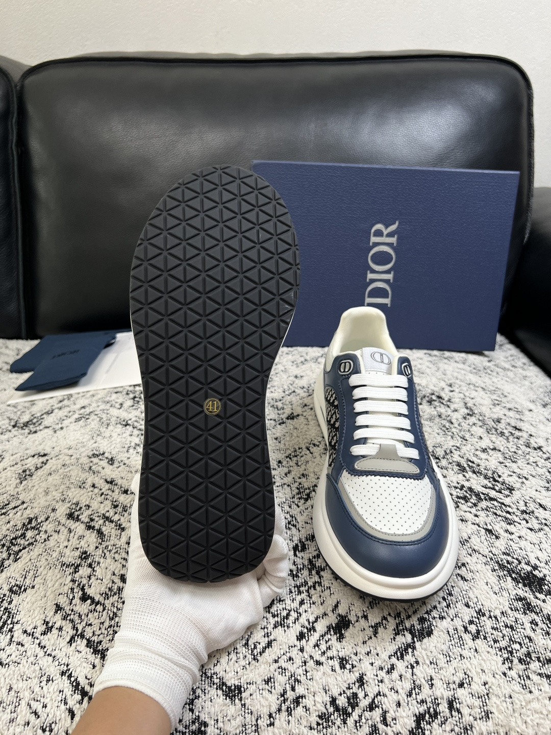 Dior  高品质  顶级工艺品 迪奥  专柜同步 原厂配置，意大利进口原版牛皮面料，透气舒适进口水染牛里垫，鞋底：原厂