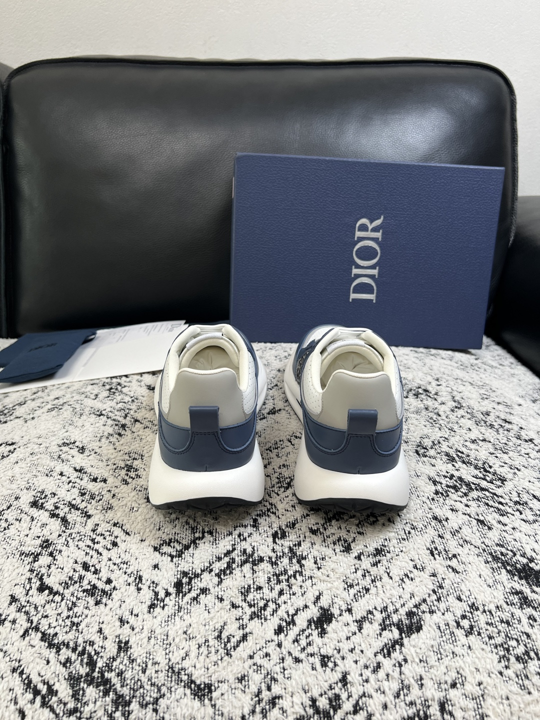 Dior  高品质  顶级工艺品 迪奥  专柜同步 原厂配置，意大利进口原版牛皮面料，透气舒适进口水染牛里垫，鞋底：原厂