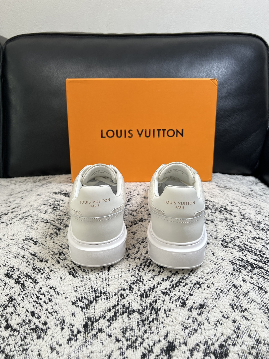 Lv  高品质  顶级工艺品  路易威登，运动板鞋专柜同步，鞋面意大利进口，高品质拼接缤纷色彩复杂工艺品，进口牛皮里垫柔