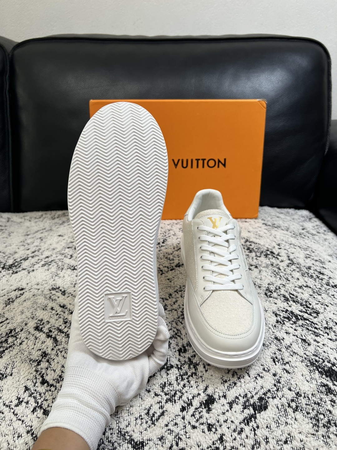 Lv  高品质  顶级工艺品  路易威登，运动板鞋专柜同步，鞋面意大利进口，高品质拼接缤纷色彩复杂工艺品，进口牛皮里垫柔