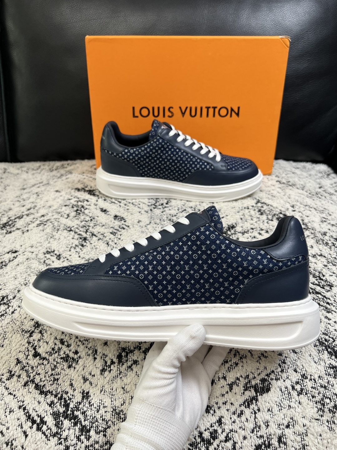 Lv  高品质  顶级工艺品  路易威登，运动板鞋专柜同步，鞋面意大利进口，高品质拼接缤纷色彩复杂工艺品，进口牛皮里垫柔