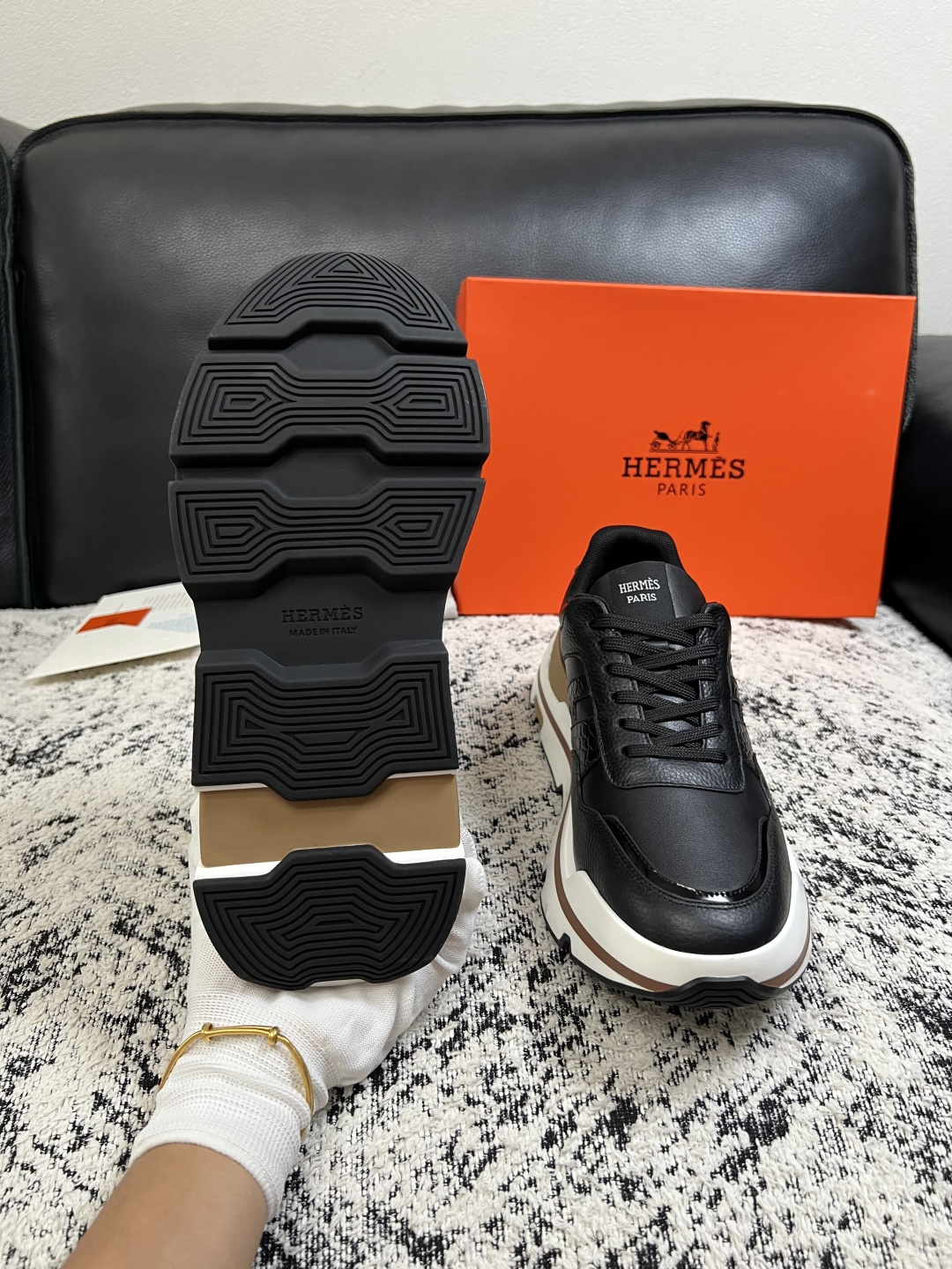 Hermes  高品质  顶级工艺品  爱马仕 专柜同步发售原厂配置，意大利进口原版牛皮面料，高品质拼接工艺，全进口水染