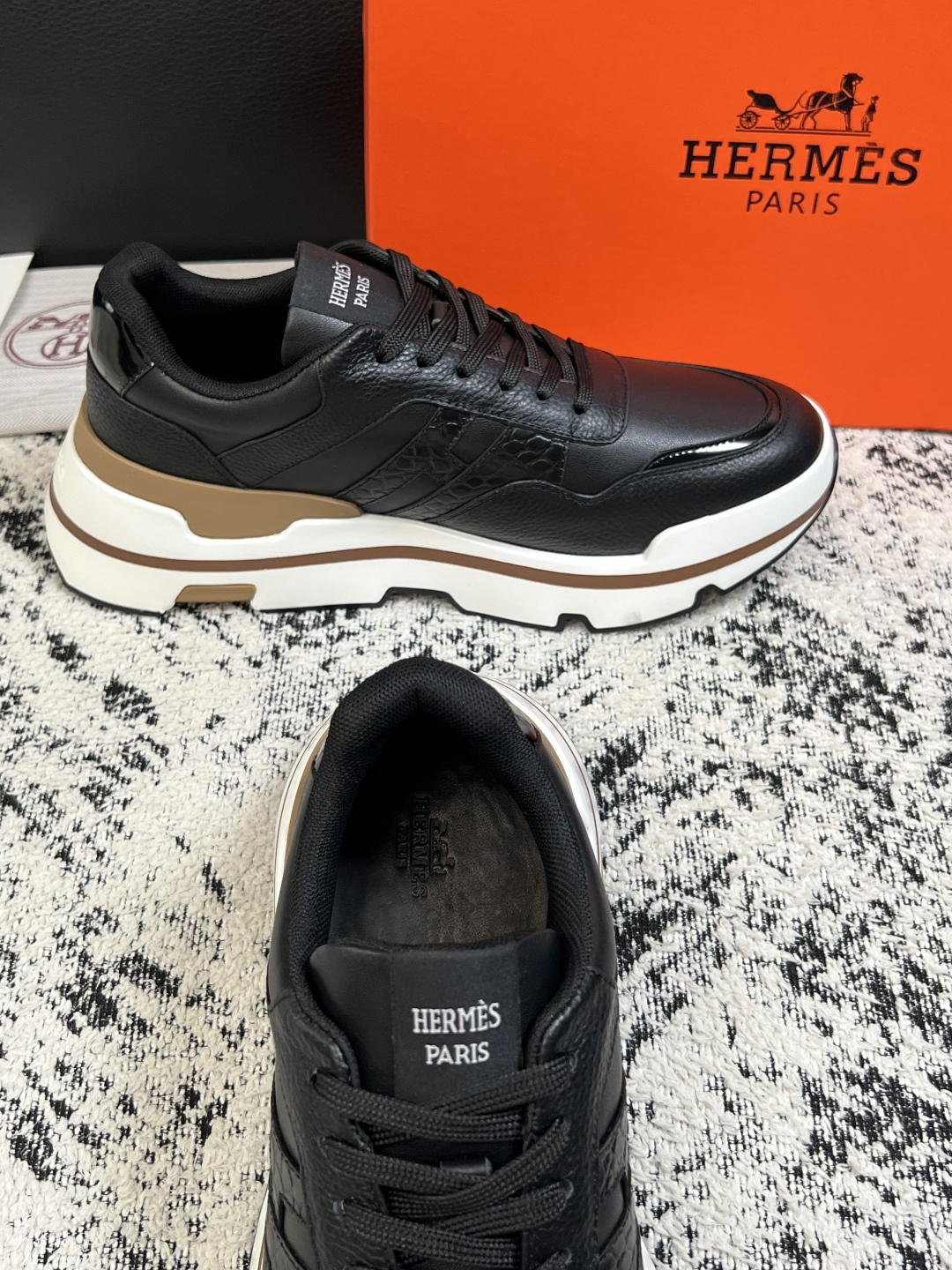 Hermes  高品质  顶级工艺品  爱马仕 专柜同步发售原厂配置，意大利进口原版牛皮面料，高品质拼接工艺，全进口水染