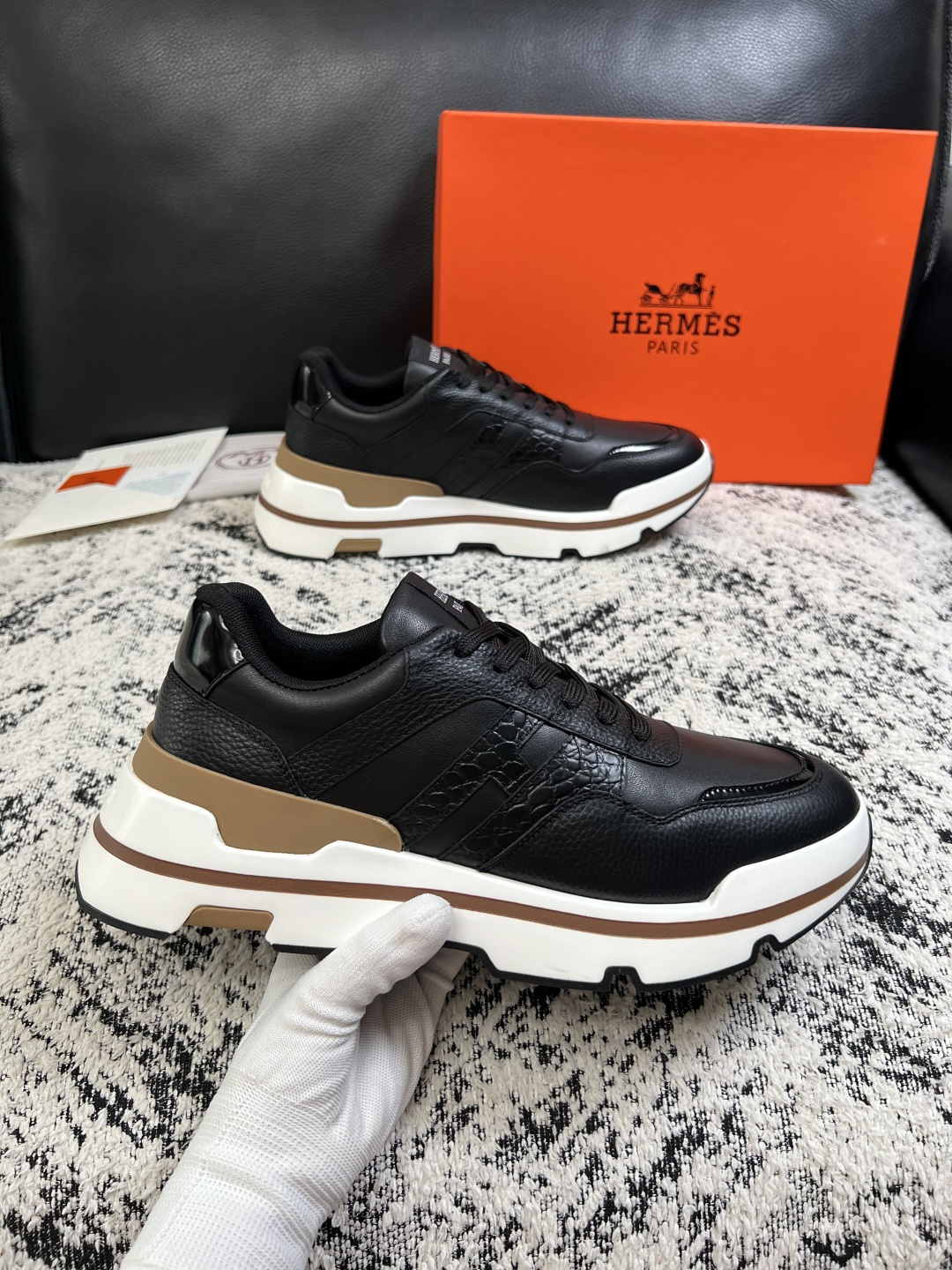 Hermes  高品质  顶级工艺品  爱马仕 专柜同步发售原厂配置，意大利进口原版牛皮面料，高品质拼接工艺，全进口水染