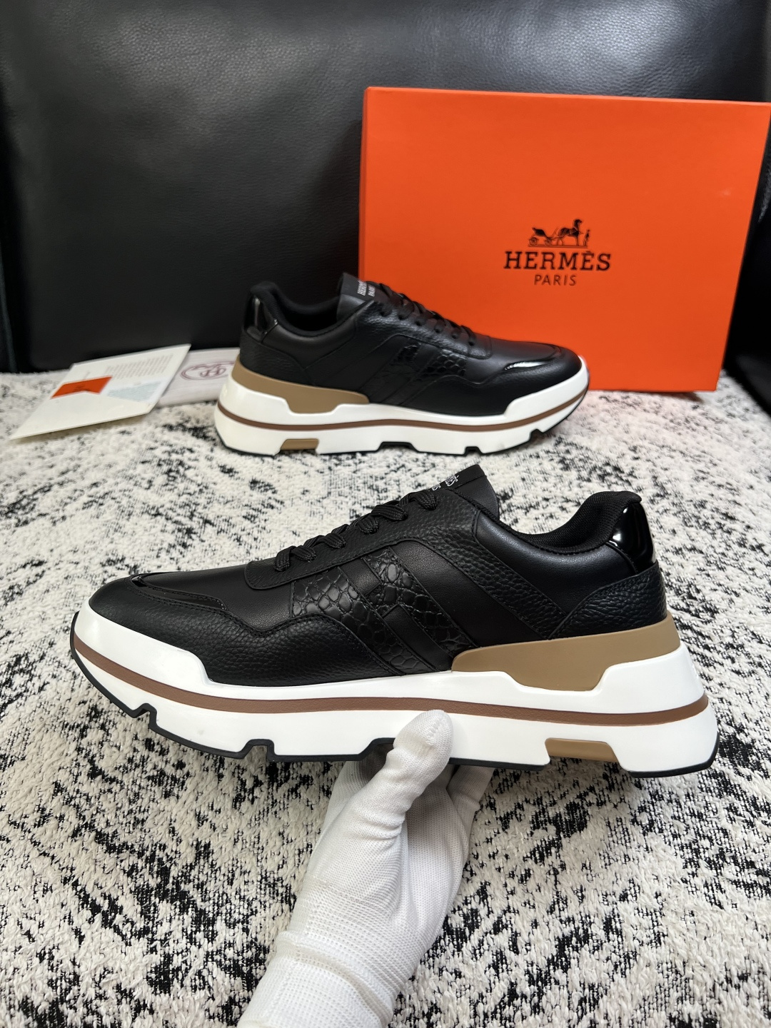 Hermes  高品质  顶级工艺品  爱马仕 专柜同步发售原厂配置，意大利进口原版牛皮面料，高品质拼接工艺，全进口水染