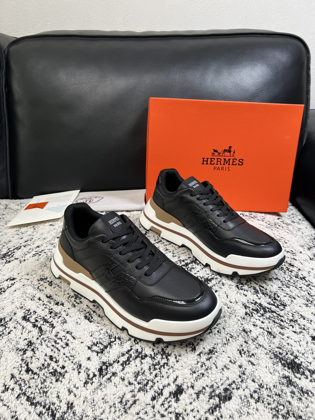 Hermes  高品质  顶级工艺品  爱马仕 专柜同步发售原厂配置，意大利进口原版牛皮面料，高品质拼接工艺，全进口水染