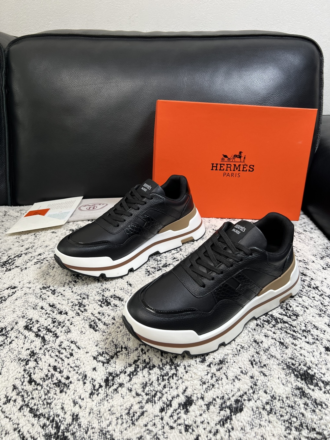 Hermes  高品质  顶级工艺品  爱马仕 专柜同步发售原厂配置，意大利进口原版牛皮面料，高品质拼接工艺，全进口水染